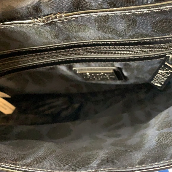 KIRNA ZABÊTE NWT Lips Envelope Clutch Wristlet - Picture 7 of 10